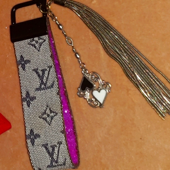 SOLD-Louis Vuitton Custom Monogram Bag Charm Keychain - Picture 5 of 11